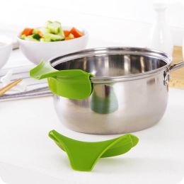 Silicone Funnel Pour Spout Pot Round Deflector Edge Kitchen Tools - 2pcs